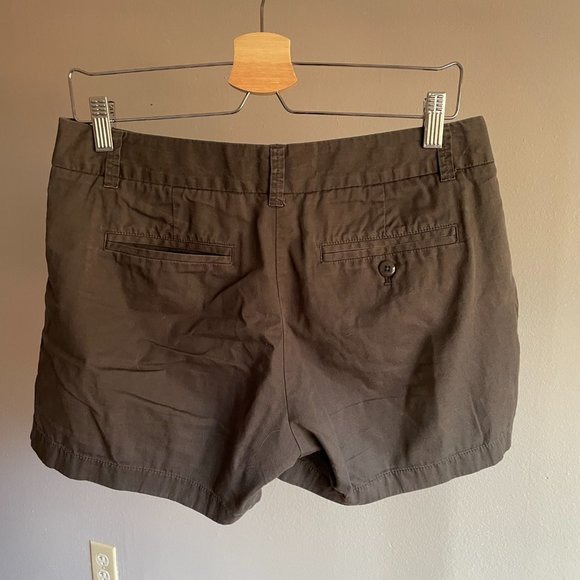 J. Crew 100% cotton broken-in chino, grey, size 6 - Picture 2 of 3